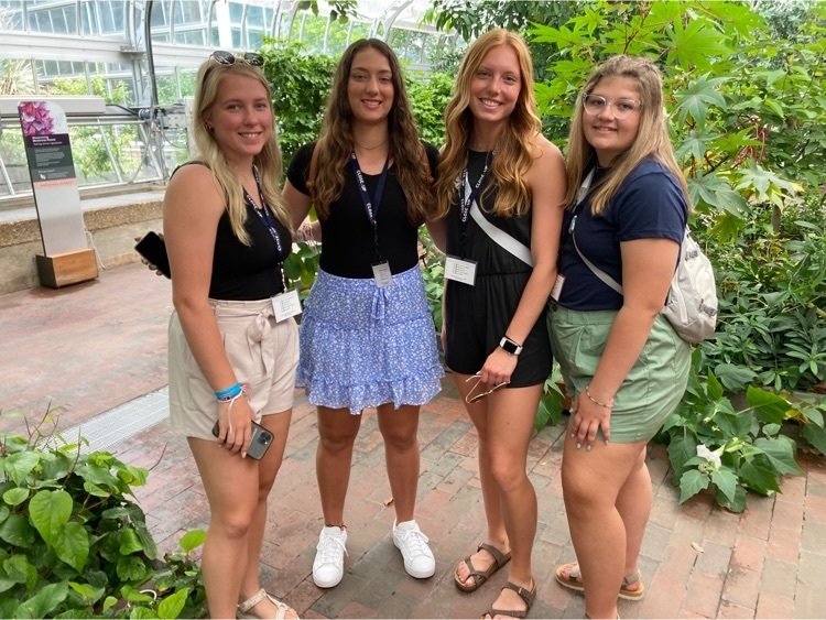 Students visit the botanical gardens on Capitol Hill
